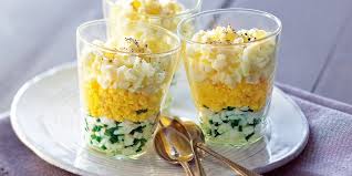 Dans un saladier mettre le chèvre et émiettez le à l&#039;aide d&#039;une fourchette, ajouter la ciboulette ciselé, la crème et mélanger le tout. Verrines De Noel Faciles Et Pas Cheres Nos Meilleures Recettes Marie Claire