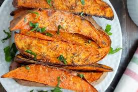 Un Accompagnement Croustillant La Patate Douce Au Four Vegetarian Recipes Healthy Recipes Food Inspiration