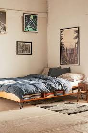 Bett Selber Bauen Ein Paar Schone Ideen In Sachen Diy Bett Bett Selber Bauen Selbstgemachte Bettrahmen Diy Bett
