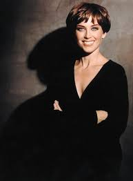 Dorothy hamill, the 1976 olympic ladies figure skating champion, was known for her wedge haircut. 45 Best Dorothy Hamill Hairstyles For The Chic Mature Woman