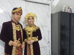 Aldi taher mengakui tindakannya mentag para pesohor terhadap deddy corbuzier adalah usahanya mencari nafkah dan membeli susu untuk anaknya. Aldi Taher Ingin Gelar Resepsi Di Rumah Dewi Perssik