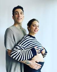 Başarılı oyuncu öykü karayel ile müzikleriyle milyonların gönlünde taht kuran can bonomo evleniyorlar mı sorusunu akıllara getirdi. Oyku Karayel Ve Can Bonomo Nun Bebegi Dogdu Magazin Haberleri Ntv