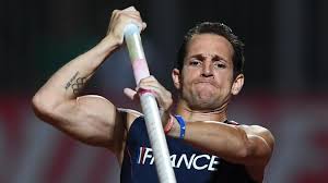 It was titled elevation, shot by cedric klapisch of canal plus, which showed in detail renaud lavillenie's pole vault world record of 6.16m and his celebration which followed. Athletisme Renaud Lavillenie Un Stakhanoviste De La Perche Pour Guider Les Bleus A Villeneuve D Ascq