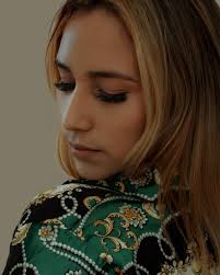 Hi! I'm a professional photographer building a new portfolio in the U.S.  I'm looking for one woman or a couple for a free outdoor photoshoot in  Goose Creek (historic areas or beach