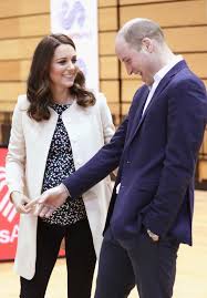 Jeho královská výsost vévoda z cambridge, jméno se všemi tituly jeho královská výsost princ william arthur philip louis, vévoda z cambridge, hrabě ze strathearnu, baron z carrickfergusunedostupný zdroj (* 21. Prince William A Kate Middleton S Cutest Moments