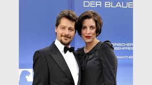 We did not find results for: Elena Uhlig Spricht Ihren Freund Mit Nachnamen An Stuttgart Bild De