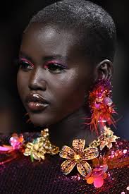 15 Spring Makeup Trends I Wanna Start Wearing Right Now Spring Makeup Trends Spring Makeup Makeup Trends