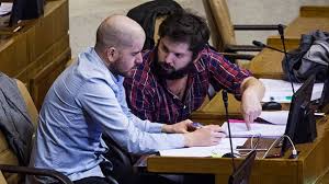 Maybe you would like to learn more about one of these? La Cara De Meme De Giorgio Jackson Ante Un Chiste De Gabriel Boric Cooperativa Cl