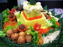 Harga nasi kotak wong solo cabang surabaya tak jauh berbeda. Catering Tumpeng 021 92147352 Pesan Nasi Tumpeng Kelapa Gading Jakarta Utara Makanan Kreatif Resep Masakan Indonesia Makanan Dan Minuman