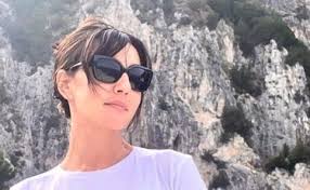 Jul 01, 2021 · ambra angiolini e massimiliano allegri paparazzati in vacanza si scambiano baci in costiera amalfitana e mettono a tacere ogni voce rispetto a una eventuale crisi di coppia. Ambra Angiolini E Allegri Stanno Insieme E Si Godono La Vacanza Al Mare Il Tempo