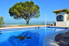 De manière générale, comptez entre 6 000 € et 28 000 €, avec un tarif moyen égal à 16 000 €. Combien Coute Une Piscine Le Guide Ultime 2020 Le Blog De Votre Piscine