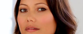 Role Playing: K.K. Moggie, as Scottish queen Mary Stuart, got to a royal  heart layer by layer