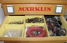 Zudem ist interessant, wie viel gewicht in den einzelnen schubladen dauerhaft gelagert werden kann: Sold Price Marklin Schubladenschranke 4 Marklin Schubladen Sortierkasten Mit Je May 3 0120 10 00 Am Cest