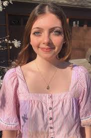 Elise Belcher's Instagram, Twitter & Facebook