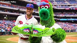 The phillie phanatic, mascot for the philadelphia phillies. Phillie Phantic Shows Off Drawing Skills On Mlb Network 6abc Philadelphia