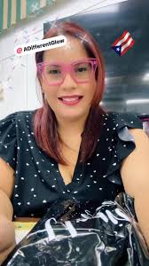 Unboxing de una colaboración con Different Glow