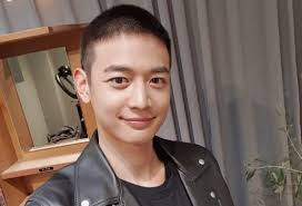 Bald taemin coming soon gonna see him bald for the first time in life ajksdbgshsj. Wskzadcxp0qcsm