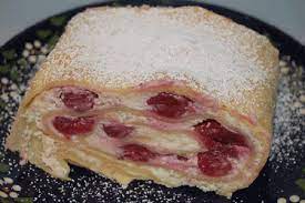Werbung da verlinkung der klassische zwetschgenkuchen aus hefeteig bekommt konkurrenz! Kirschstrudel Mit Quarkfullung Strudel Rezept E Mit Bild Kuchen Aktuell Immer Eine Backidee Besser