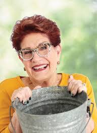 Leslie Royce's Instagram, Twitter & Facebook