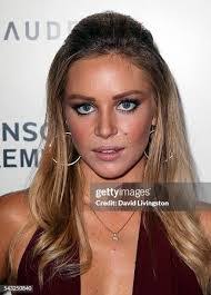 Tara Holt's Instagram, Twitter & Facebook