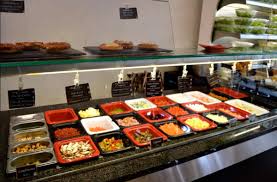 De nombreux restaurants, souvent imaginés par des allergiques et des intolérants, nous proposent de profiter d'une alimentation saine sans se ruiner. Crock Et Bio Un Agreable Bar A Salade Bio Pas Cher Paris Gourmand