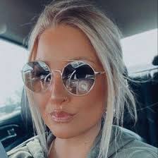 Samantha Benedict's Instagram, Twitter & Facebook