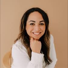 Elena Way's Instagram, Twitter & Facebook