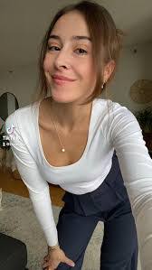 Emily Daub's Instagram, Twitter & Facebook