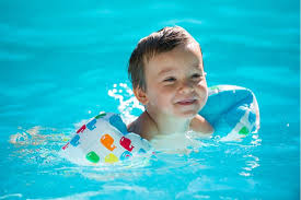 Pourquoi Faire Nager Un Bebe Les Bienfaits Du Bebe Nageur