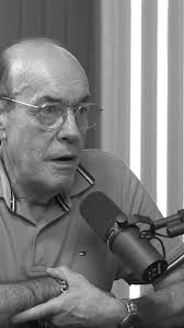 La marimba sonaba con melancolía y alegria al mismo tiempo en la casa de  Don “Nute” Tejeda (QDDG). Yo, compartí poco con mi abuelo materno, pero no  se me olvida su sonrisa