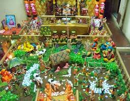 Every house is different, while some have very western looking interiors with grand central wall clocks, the london bridge paintings, figurines of salsa & ball room dancers and more at. 7 Janmashtami Decoration At Home