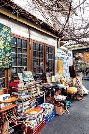 Mercato Delle Pulci Saint Ouen Viaggiare A Parigi Mercato Delle Pulci Facciate Di Negozi