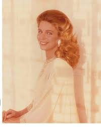 queen noor al husien haar en schoonheid schoonheid stijlvolle kleding