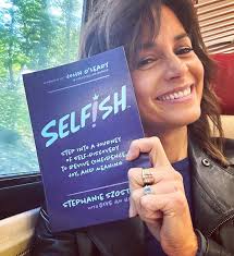 Roundup: Stephanie Szostak, Robyn Hitchcock, Jack Menz …