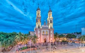 Fuentes was born in panama city, the son of mexican parents, and moved to mexico as a teenager. Es Tan Culichi Catedral Como Punto De Encuentro Revista Espejo