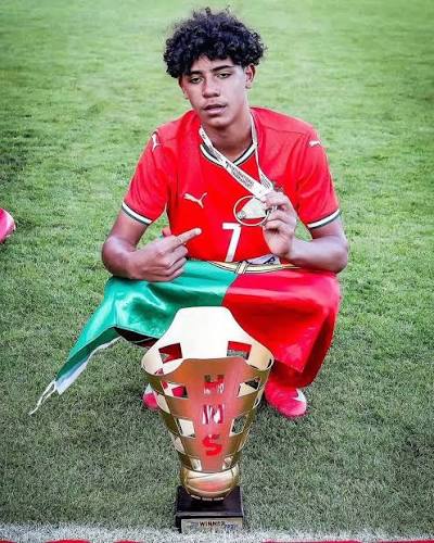 🚨 Countries Cristiano Ronaldo Jr. can play for at the 2030 FIFA World Cup:  🇵🇹 Portugal — Father's nationality 🇺🇸 USA — Birthplace (born in  California) 🇪🇸 Spain — Residency (lived there