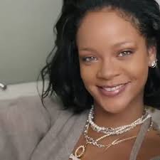 Before the 2020 american music awards, celebrity hairstylist tym wallace transformed the actress' hair to red and vibrant with joico's color infuse red shampoo. Rihanna Shares Fenty Beauty On Instagram April 26 2020 Fashionsizzle