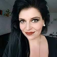 Maria Benton's Instagram, Twitter & Facebook