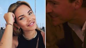 Monica geuze heeft haar nieuwe vriend robbert voor het eerst in haar vlog geshowt! Monica Geuze Onthult Haar Nieuwe Vlam In Videoland Serie Love Reality