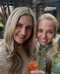 🎅 One of my favorite traditions of the season! Tea with Santa and the  sweetest group of gals. Tea, champs, and yummy food.. what could be better!  Even snuck a selfie with