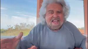 Di ciro grillo sappiamo soltanto che ha 19 anni, è uno dei quattro figli di beppe grillo, comico genovese tra i fondatori del movimento 5 stelle. Cjwfhbpdhazq0m