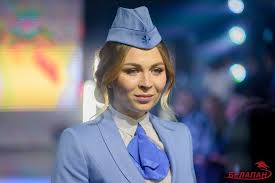 Форма включает в себя жакет, жилетку, блузку/рубашку, юбку/брюки, пилотку, фартук, шейный платок. Vip Lounge Luxury Lifestyle Society