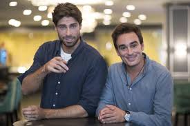 Tom leeb was born on march 21, 1989 in paris, france. Kevin Et Tom On S Est Rencontres Grace A The Voice