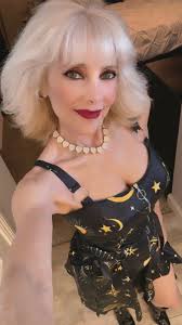 Gorgeous you are a very attractive and beautiful, sexy woman xxx