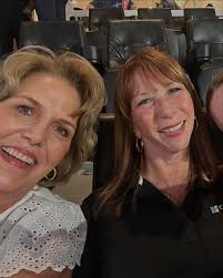 Kim Sharp (@kim.d.sharp) • Instagram photos and videos