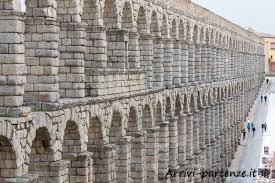È una grande opera idraulica costruita nel i secolo al tempo dell'imperatore romano di nascita spagnola traiano per portare alla città l'acqua dalle sorgenti del riofrio a 17 km di distanza, compiendo l'ultimo. Galleria Fotografica Di Segovia Arrivi Partenze It