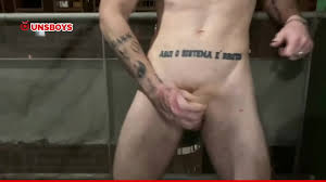 Mavambo safado e exibicionista gozando no alto do prédio - XNXX.COM