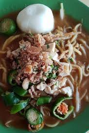 Biasanya dimasak di atas wajan besi yang memakai tungku api arang. Makansutra Cheap And Good Mee Rebus Mee Soto And Soto Ayam At 2 50 Latest Makan News The New Paper