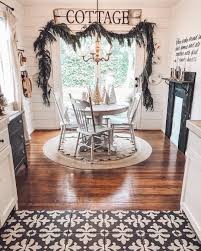 Jessica Jelly Diy Er On Instagram This Garland From Homedepot Is Still Going Strong Just Don T Get Too Close Home Decor Christmas Dining Room Diy Decor