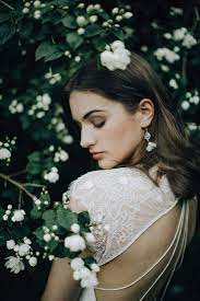 A Guide To A Greenhouse Room In Your House Flower Photoshoot Girl Photography Poses Portrait Photography Women